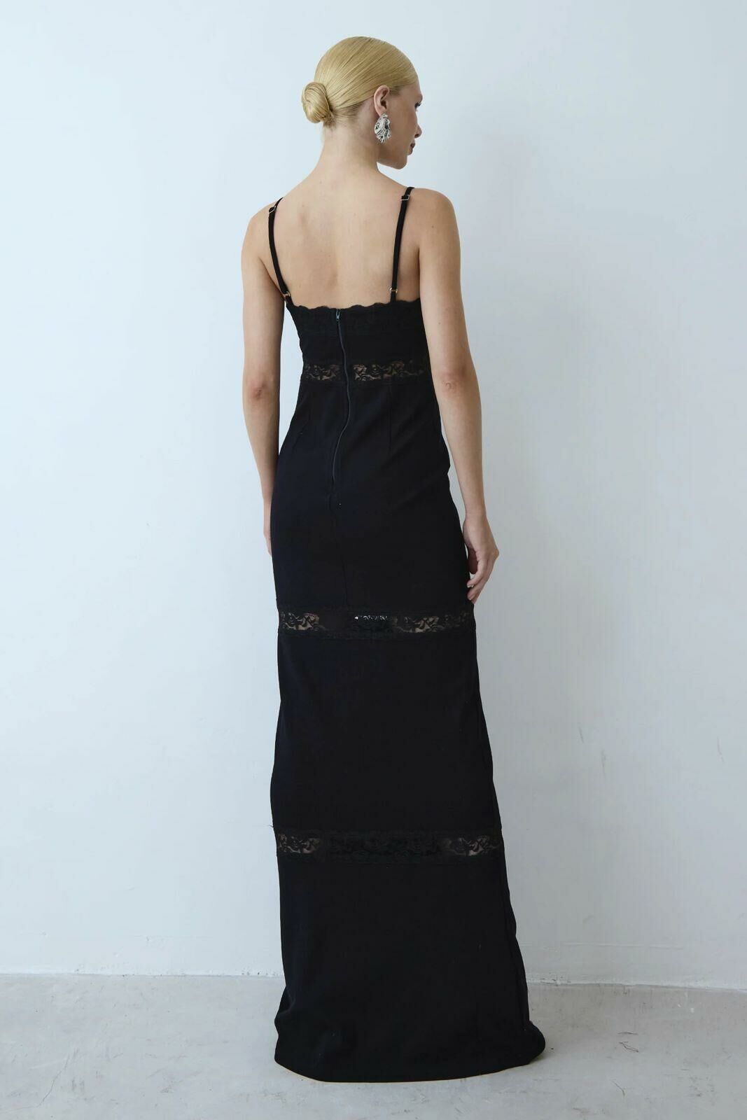 Imagem de Vestido longo Com Renda Decote e Entremeio Preto Zen